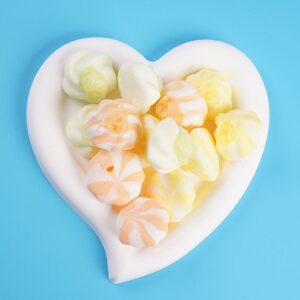 freeze dried rainbow cake gummy 1