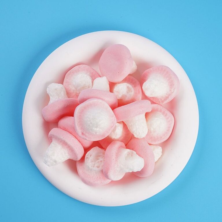 freeze dried strawberry top gummy 1